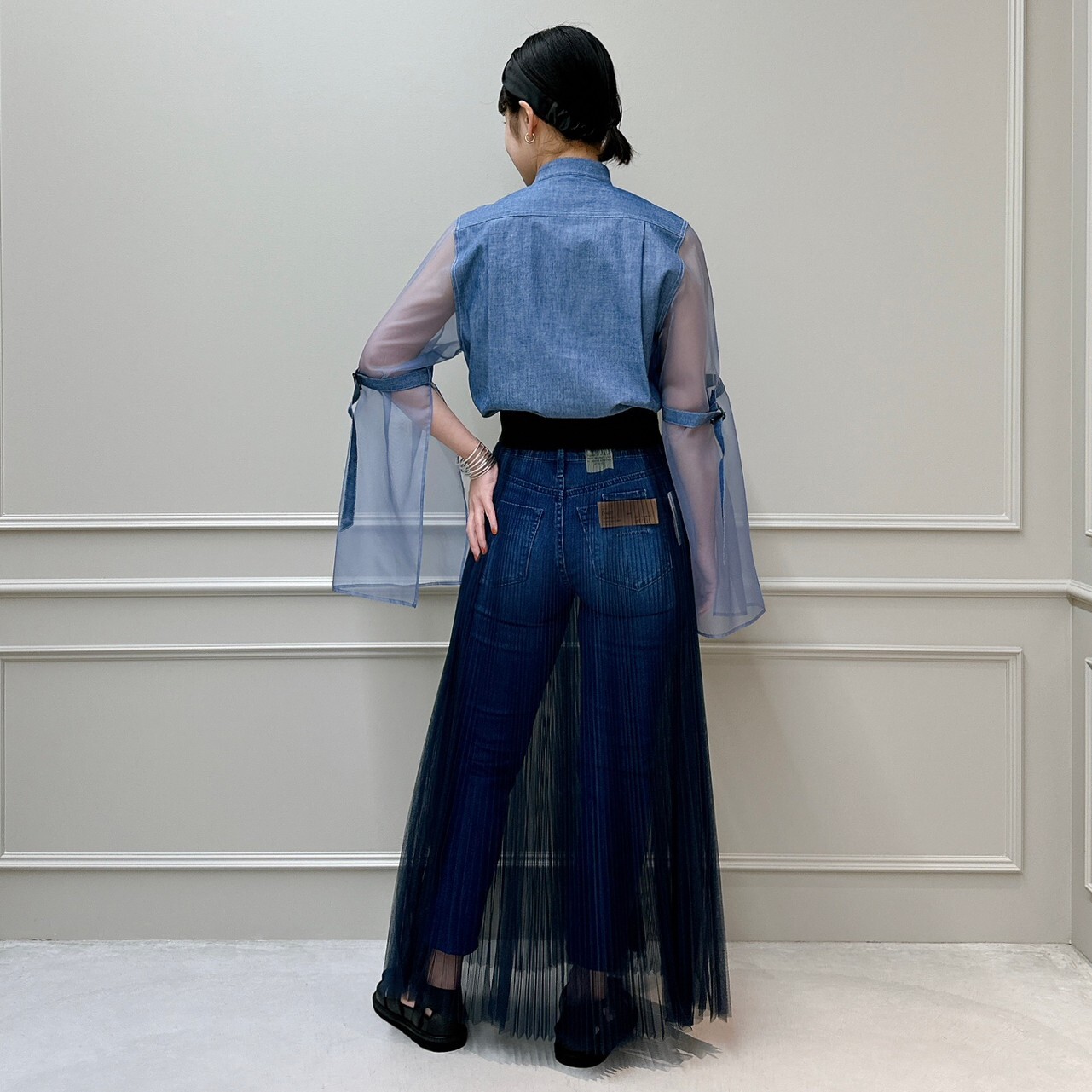 HYKE(ハイク)】 CHAMBRAY MILITARY SHIRT WITH SHEER SLEEVES