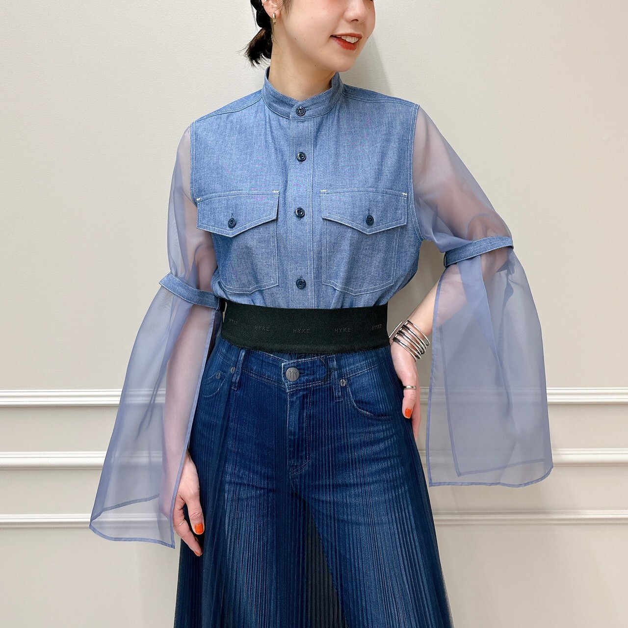 HYKE(ハイク)】 CHAMBRAY MILITARY SHIRT WITH SHEER SLEEVES｜パリゴ 