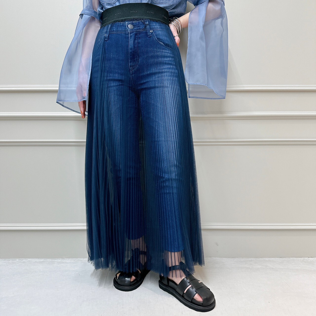 HYKE(ハイク)】 CHAMBRAY MILITARY SHIRT WITH SHEER SLEEVES HYKE(ハイク)】 CHAMBRAY MILITARY SHIRT WITH SHEER SLEEVES