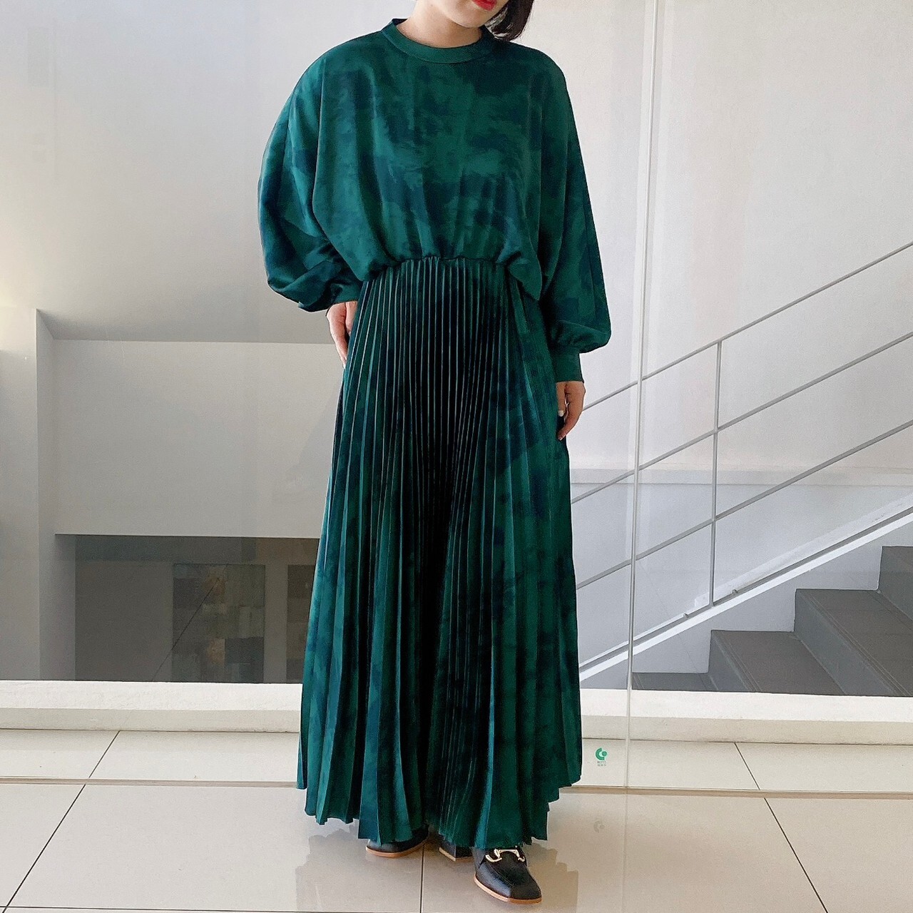 08sircus(08サーカス)】 Vintage satin half tone pleated dress