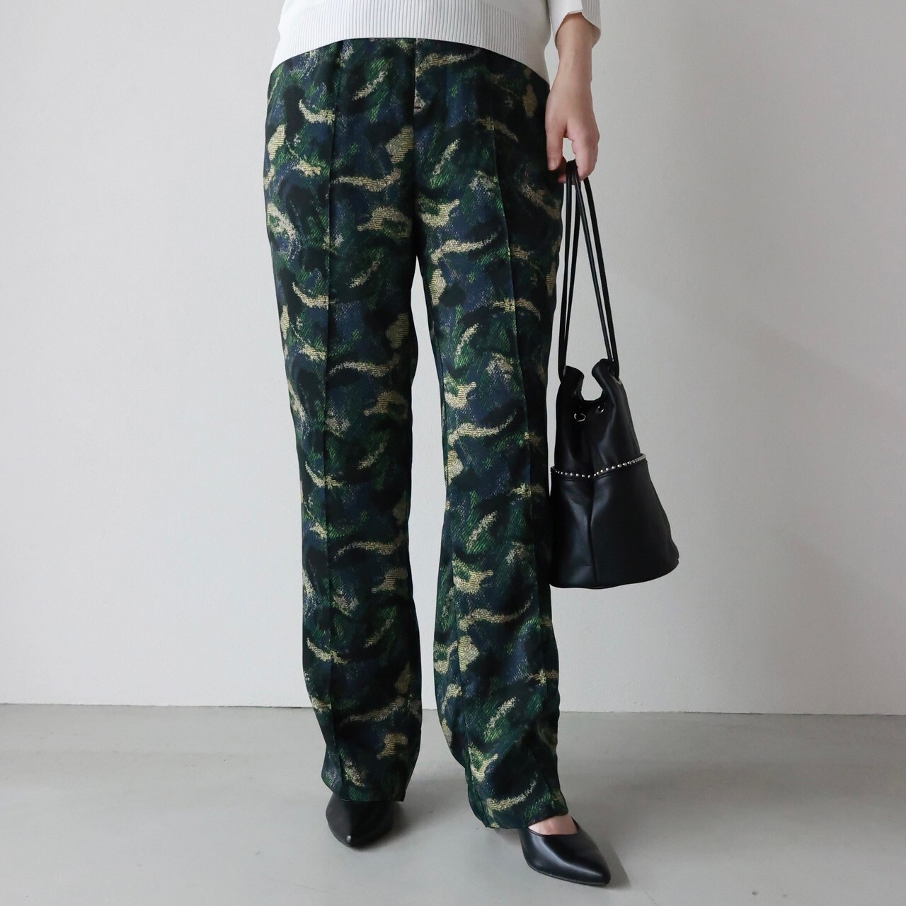 24AW NEW ARRIVAL【TOGA PULLA(トーガプルラ)】 INNER PRINT PANTS 